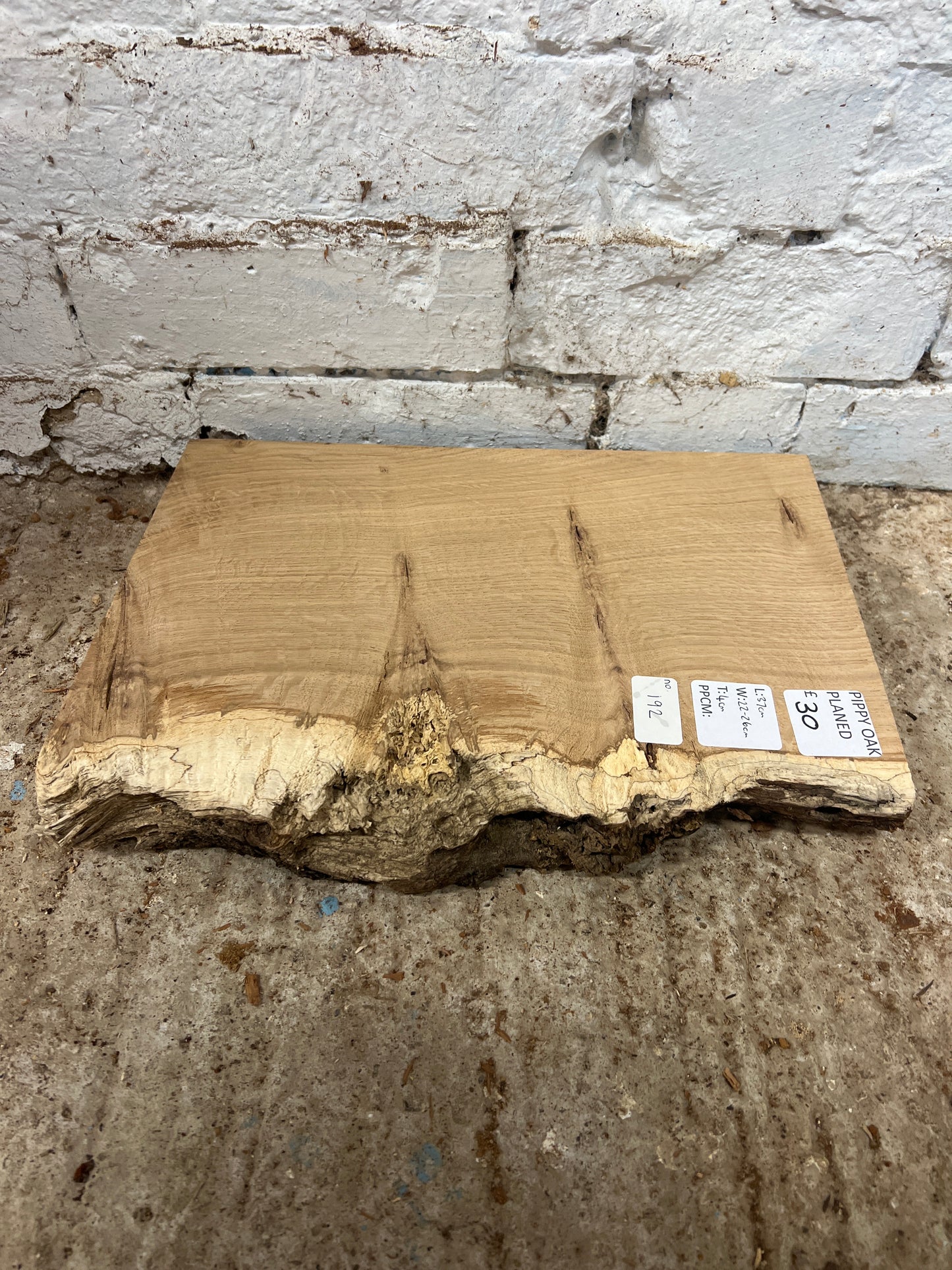 Aged Pippy Oak No 192 - 370-220-260x40mm Planed