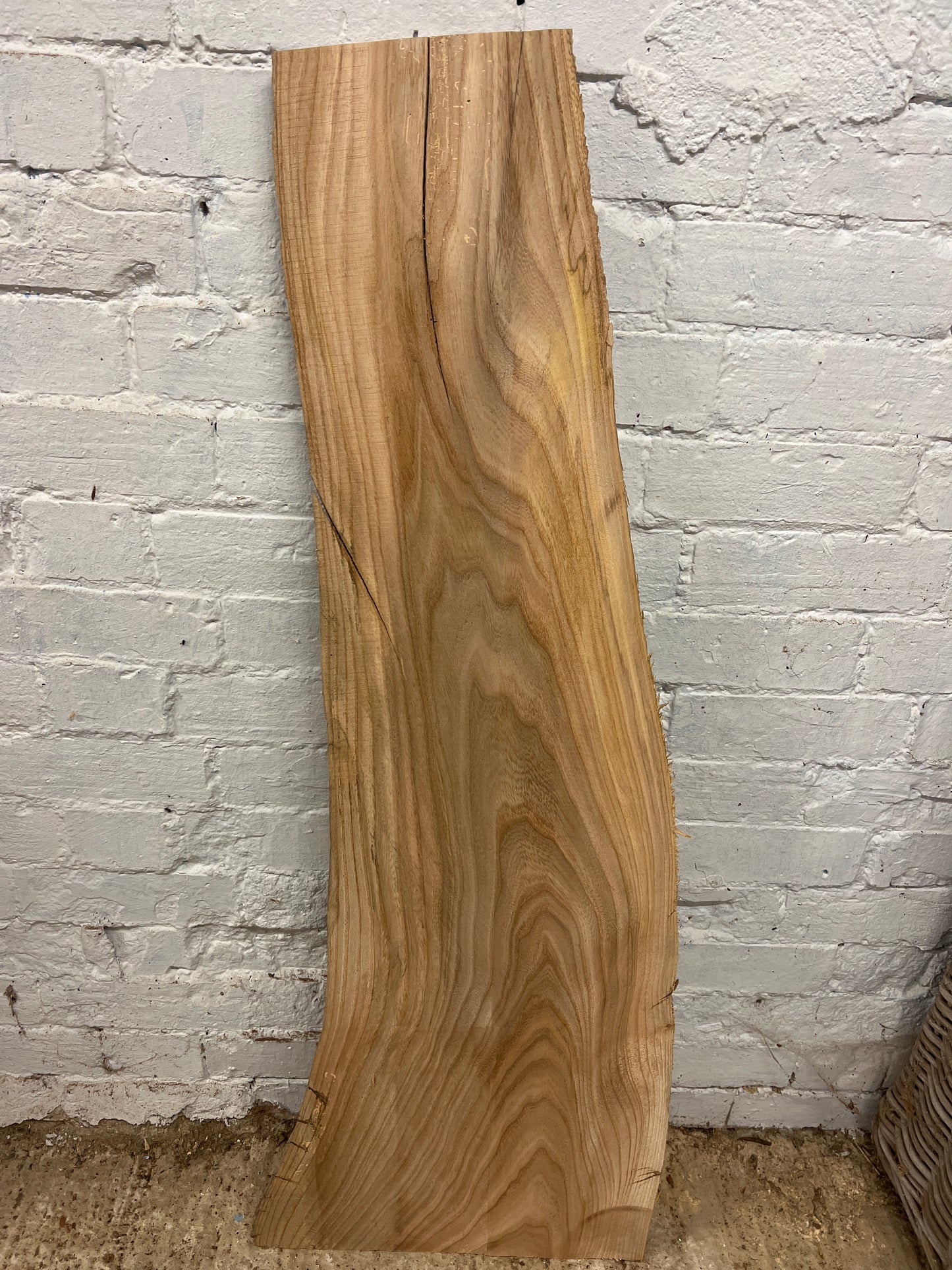 Elm No 20 - 1155x205-425x25mm Planed