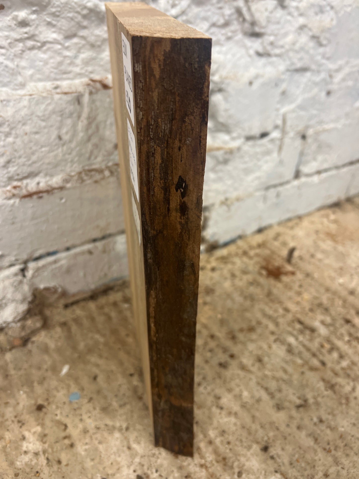 Elm No 136 - 315x185-205x30mm Planed