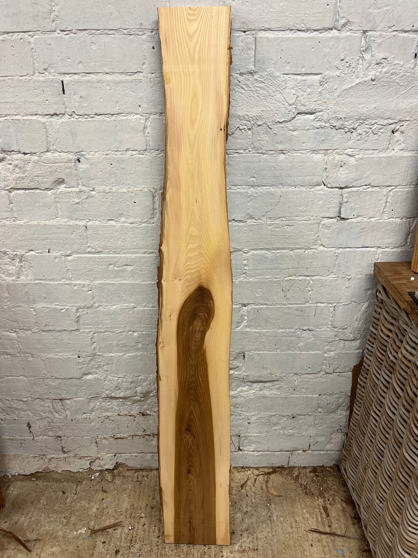 Elm No 9 - 1355x140-190x25mm Planed