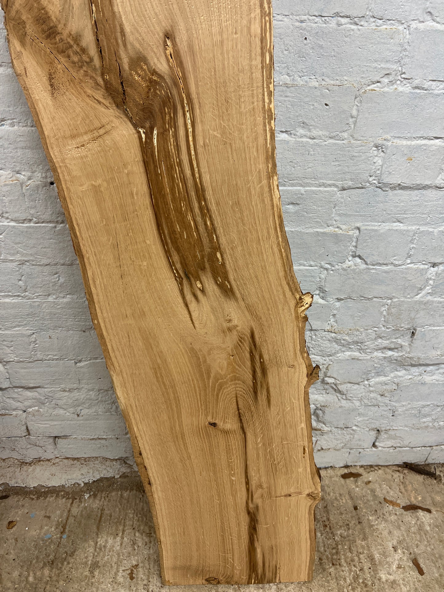 Oak No 174 - 1550x280-340x30mm Planed