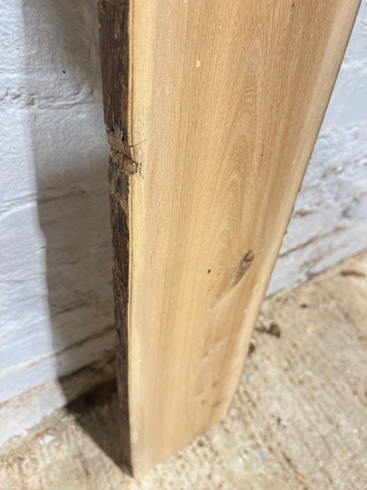 Elm No 33 - 945x165-175x27mm Planed