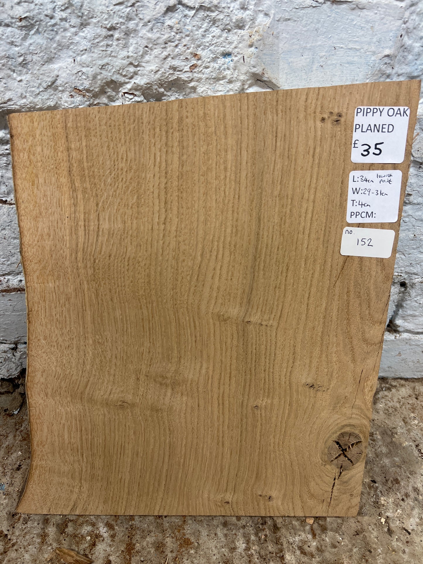 Aged Pippy Oak No 152 - 340x290-310x40mm Planed