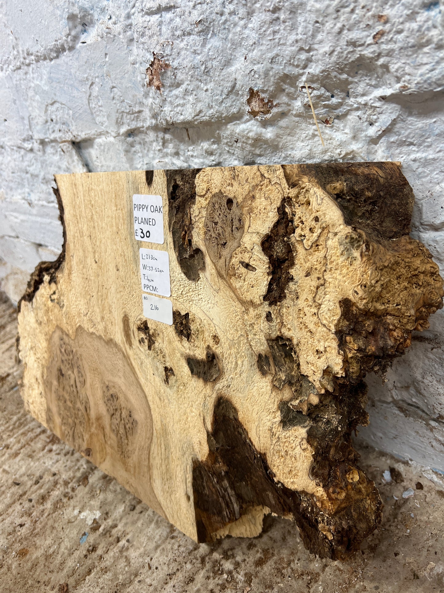 Aged Pippy Oak No 216 - 318x370-520x40mm Planed