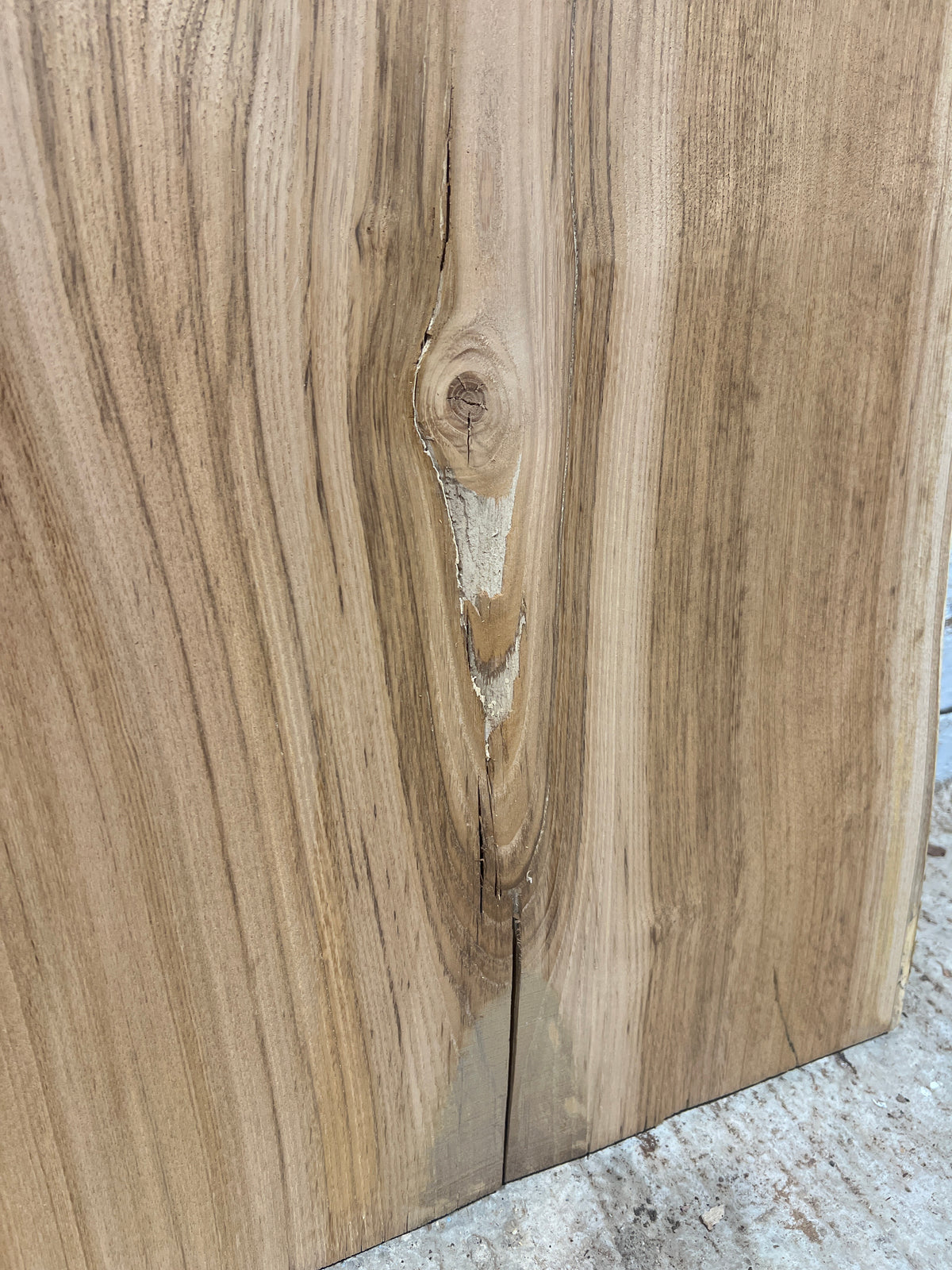 Chestnut No 244 - 905x530-630x28mm Planed