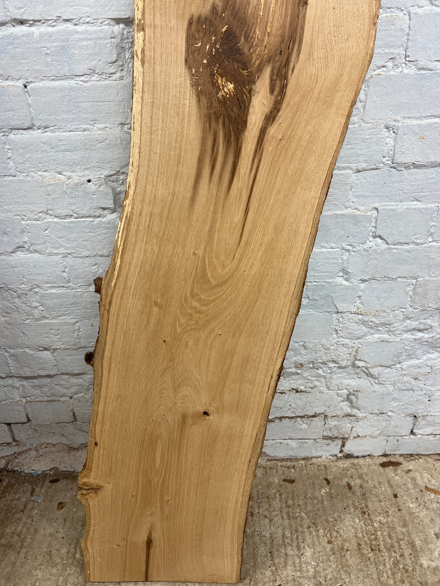 Oak No 174 - 1550x280-340x30mm Planed