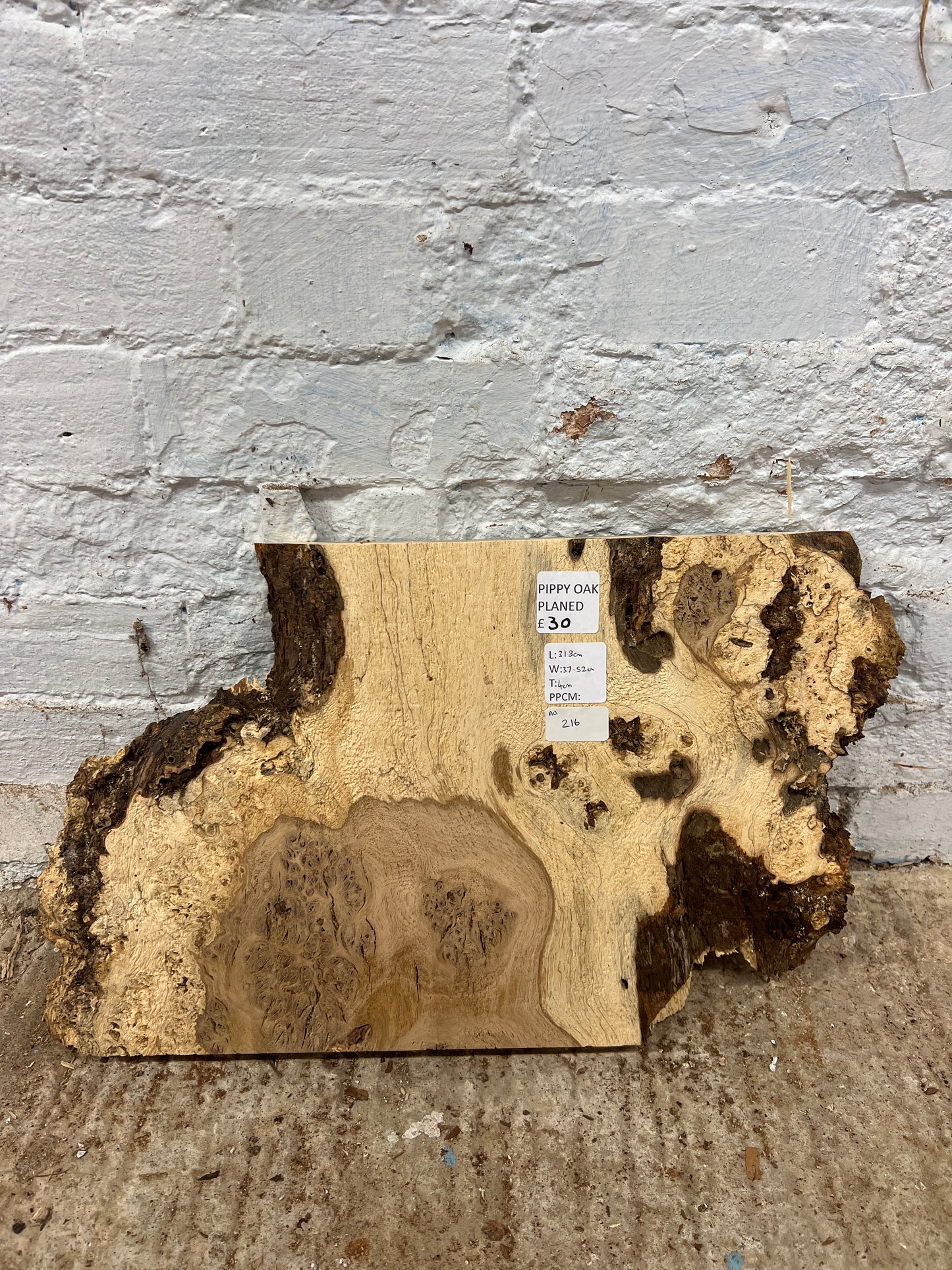 Aged Pippy Oak No 216 - 318x370-520x40mm Planed