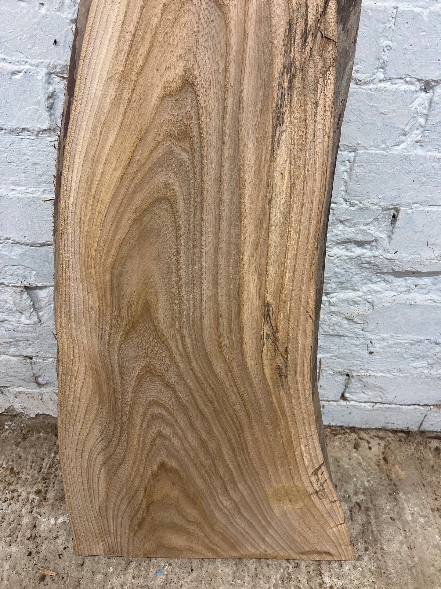 Elm No 20 - 1155x205-425x25mm Planed