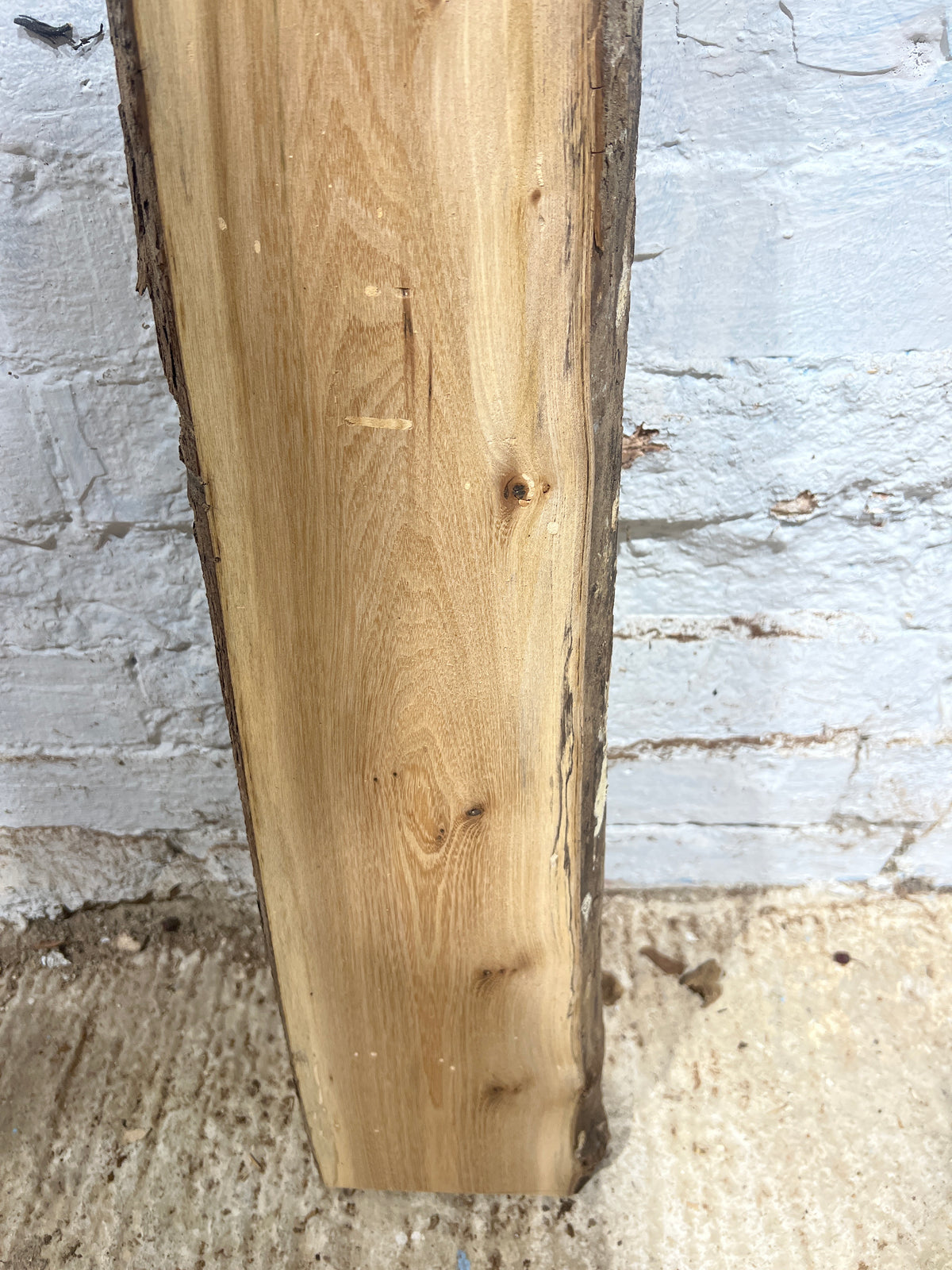 Elm No 225 - 890x140-170x27mm Planed