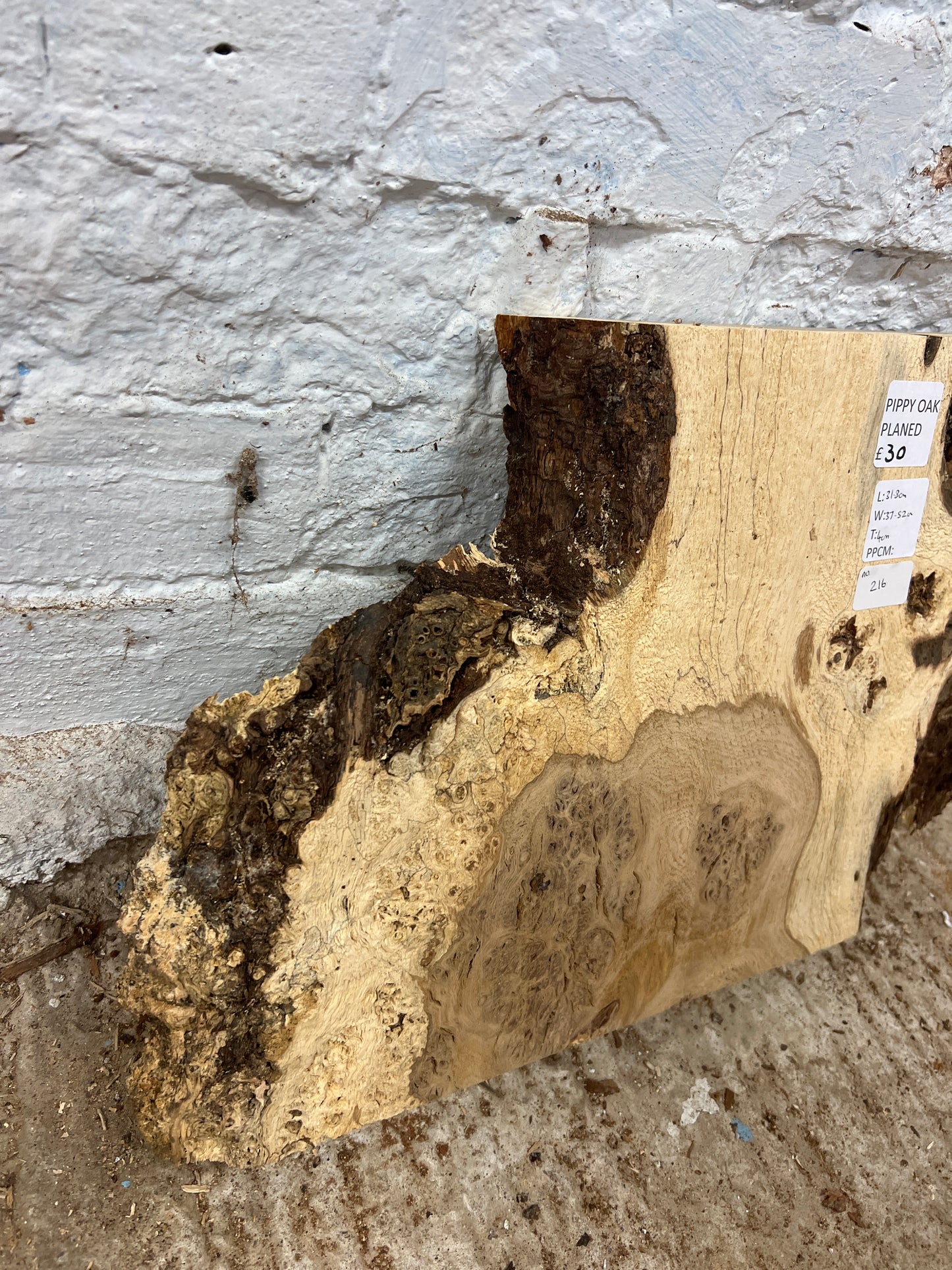 Aged Pippy Oak No 216 - 318x370-520x40mm Planed